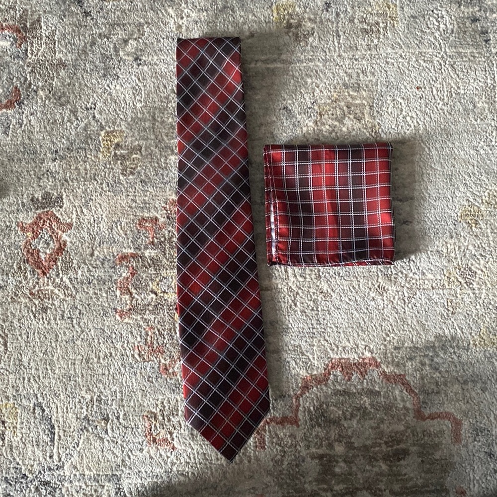 Men’s neck tie and matching pocket square